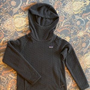Women’s Patagonia pullover hooded sweatshirt
